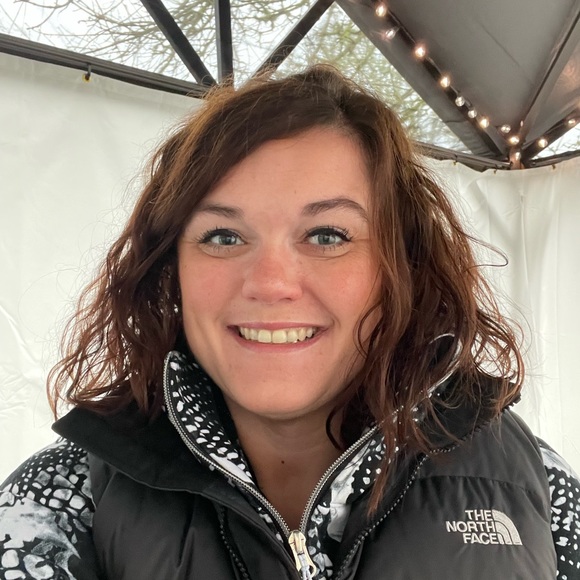 Meet your Posher, Cassie - Picture 3 of 5